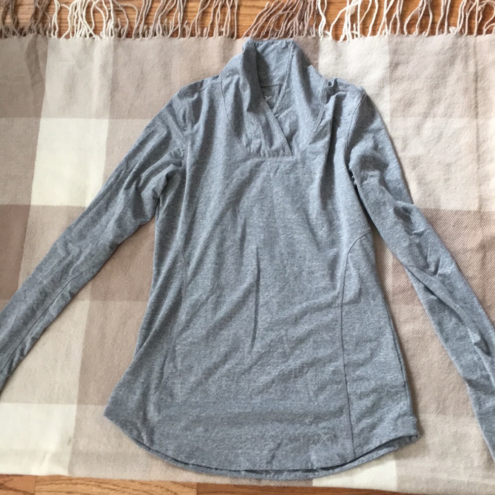 Old Navy long sleeved shirt with thumbholes size S